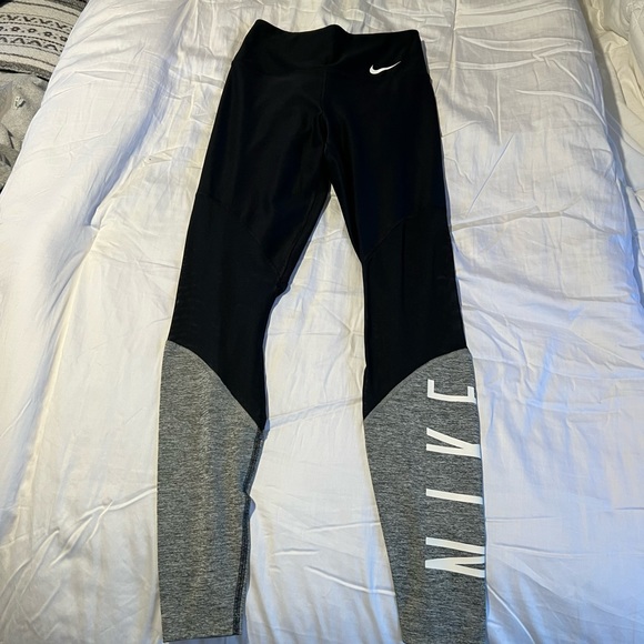 Nike women’s workout pants - Picture 1 of 3